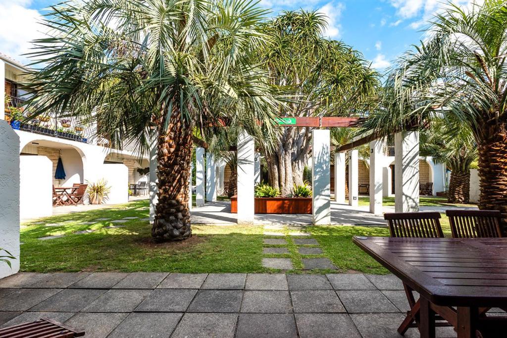 Onetangi Beach Apartments Luaran gambar