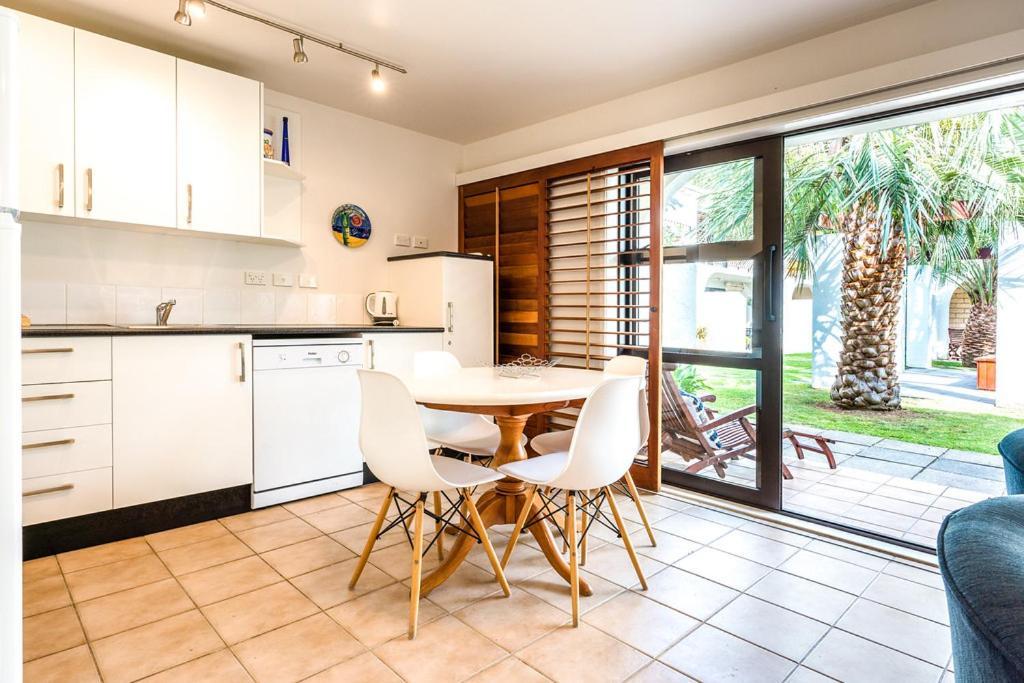 Onetangi Beach Apartments Luaran gambar