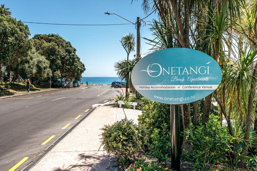 Onetangi Beach Apartments Luaran gambar