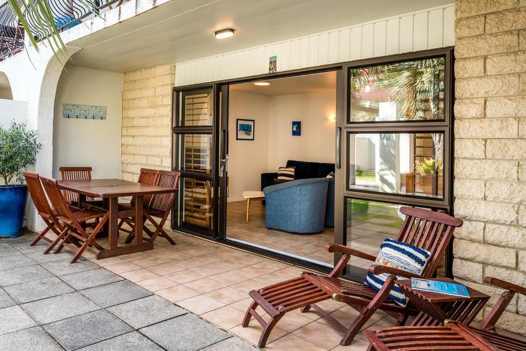 Onetangi Beach Apartments Luaran gambar