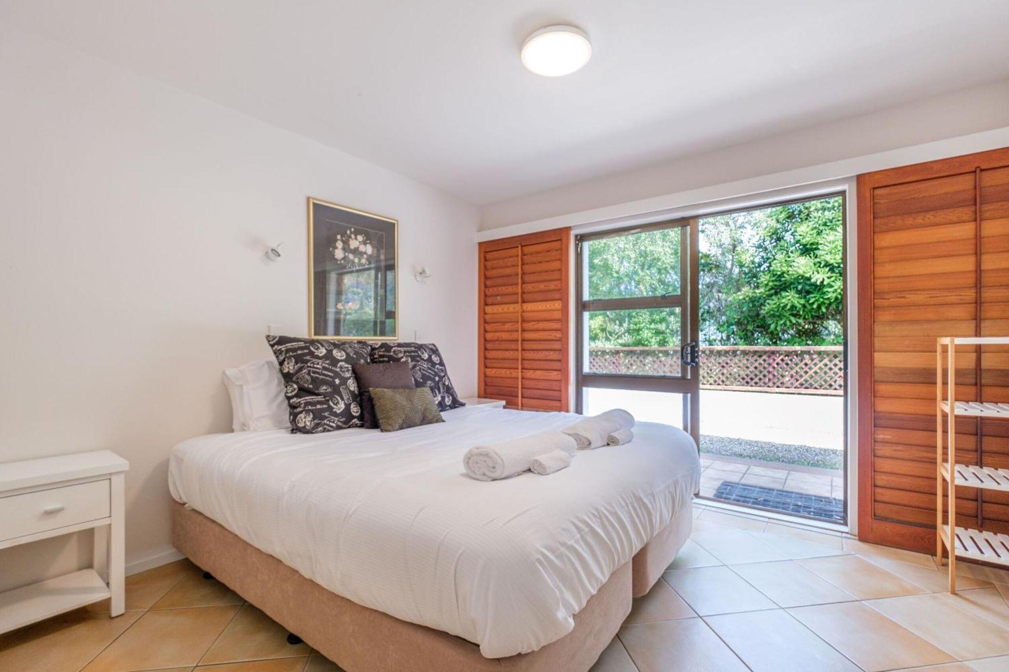 Onetangi Beach Apartments Luaran gambar